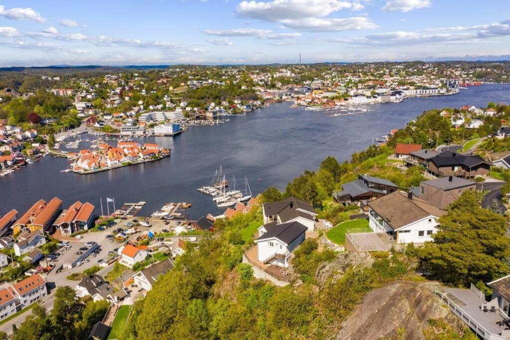 Apartment With Amazing Views - Free Parking Arendal Buitenkant foto