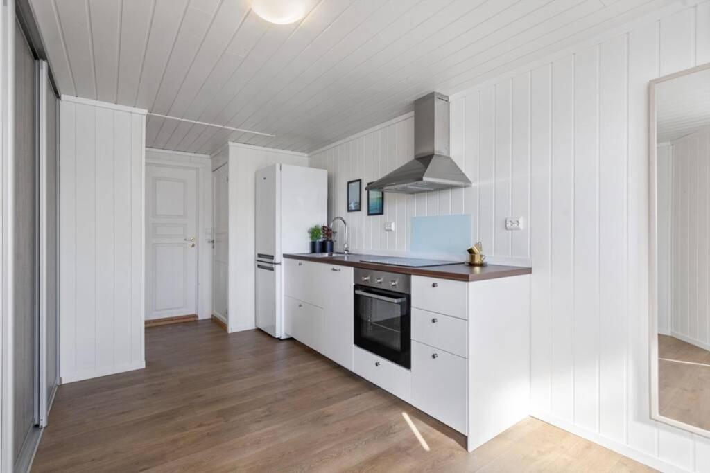 Apartment With Amazing Views - Free Parking Arendal Buitenkant foto