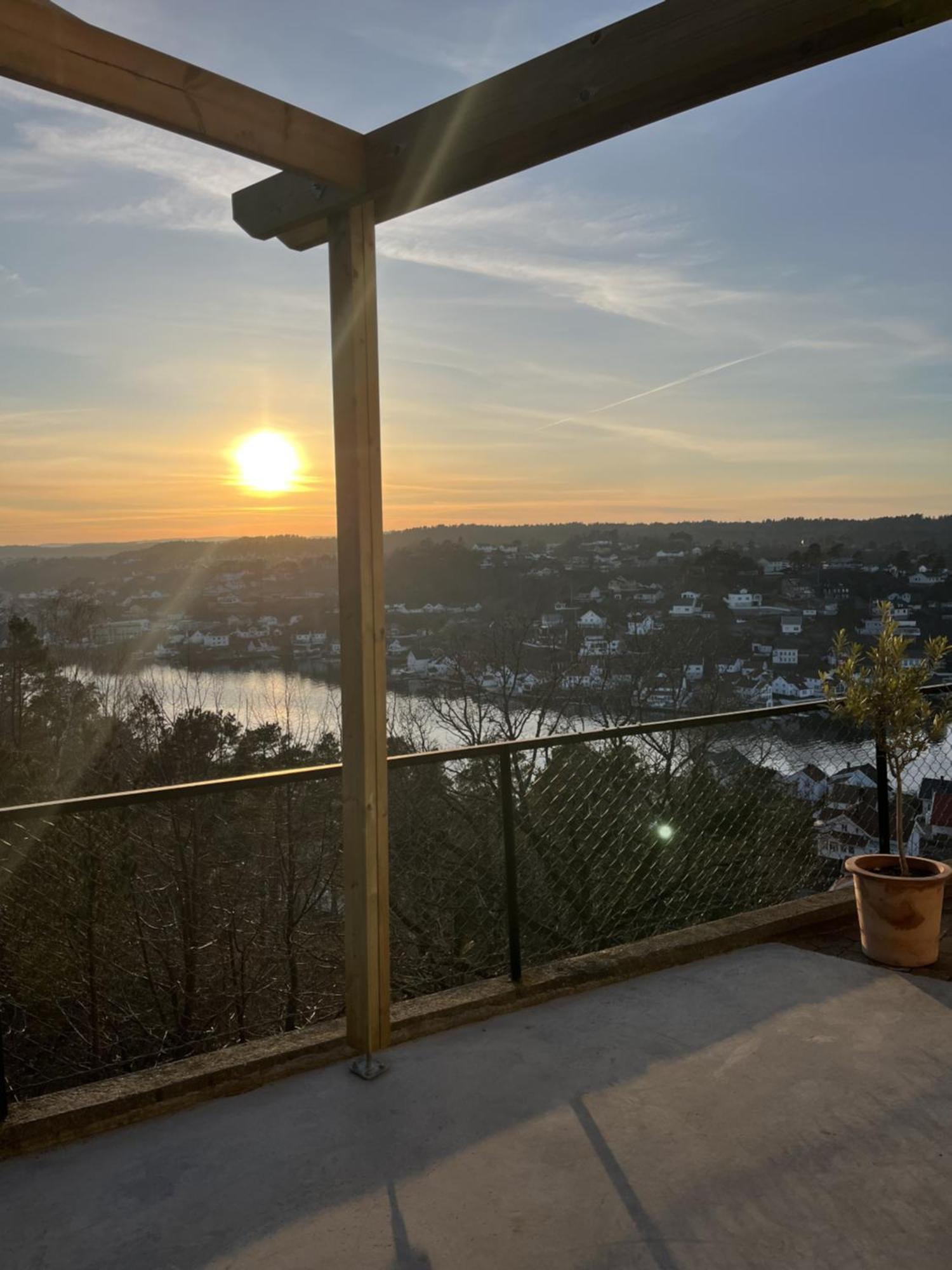 Apartment With Amazing Views - Free Parking Arendal Buitenkant foto